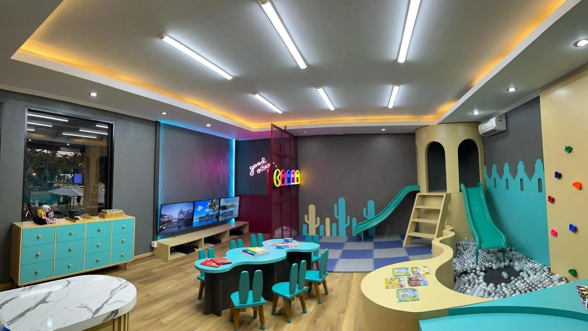 فندق بينتانغ كوتا 4*,